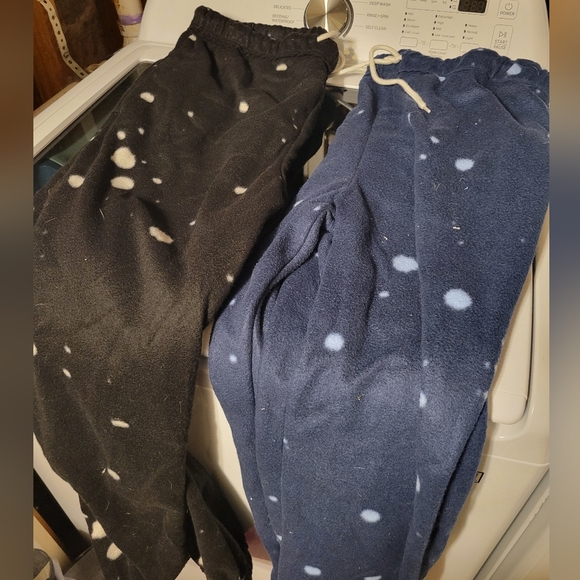 2 pair fleece sweat pants black/blue bleach spotted affect xxl no boundaries - Picture 1 of 7
